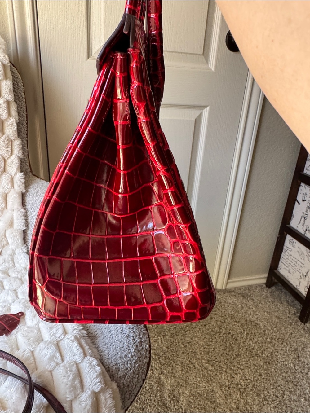 Burgundy Croc-Embossed Tote Bag with Gold Hardware, 30 cm (11.8 inches). - Picture 10 of 12